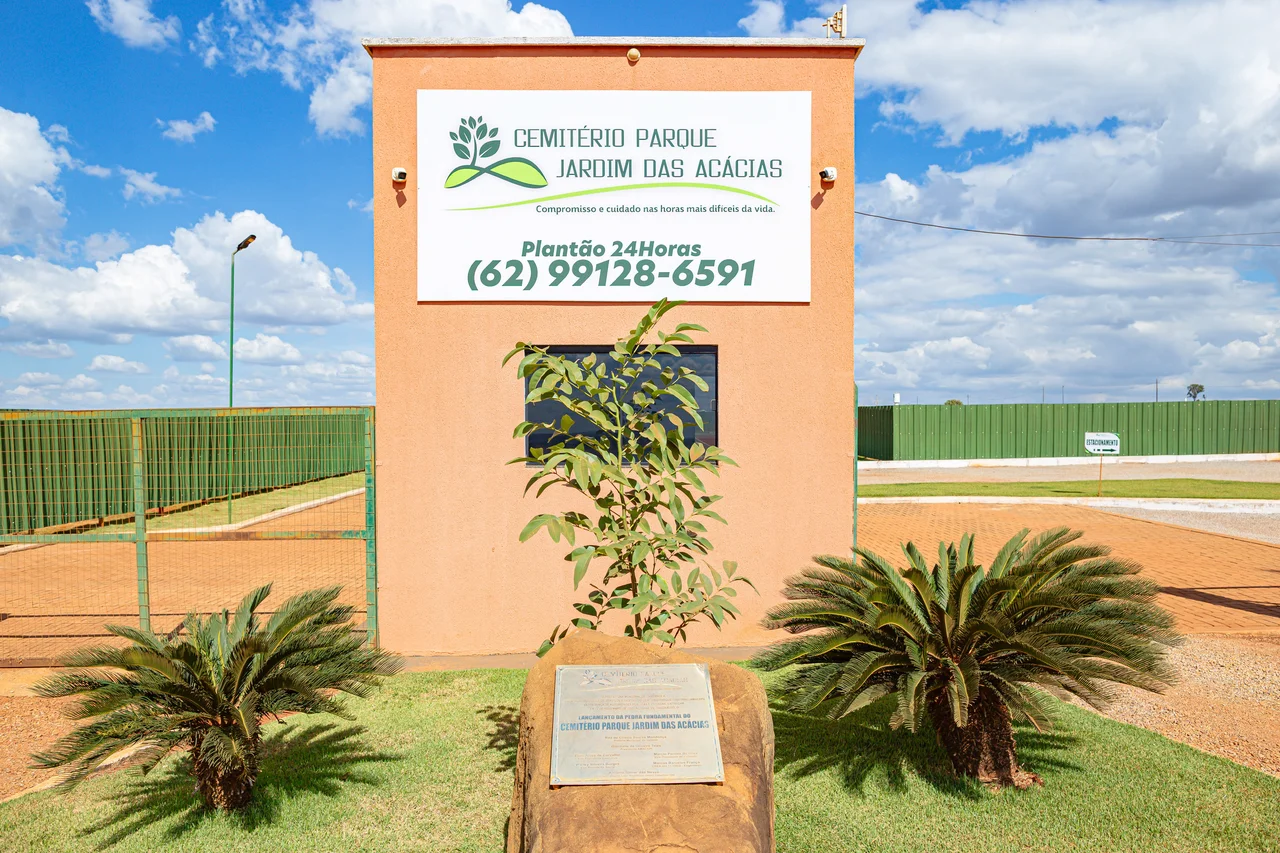 Fachada do Cemitério Jardim das Acácias