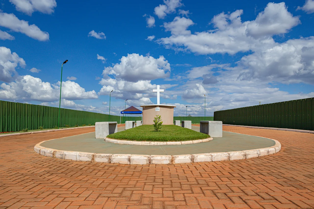 Jardim e espaço de homenagens
